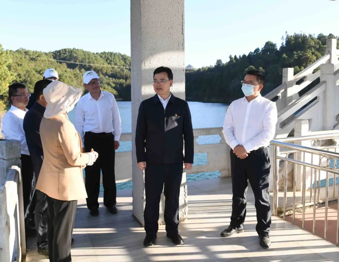 打造世界级的普者黑,陈明马忠俊巡河(湖)巡林并调研普者黑湖保护治理工作