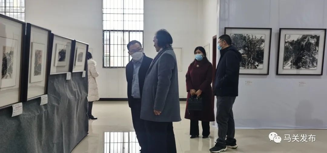 逛画展、领春联……马关市民欢天喜地迎新年