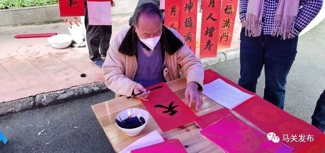 逛画展、领春联……马关市民欢天喜地迎新年