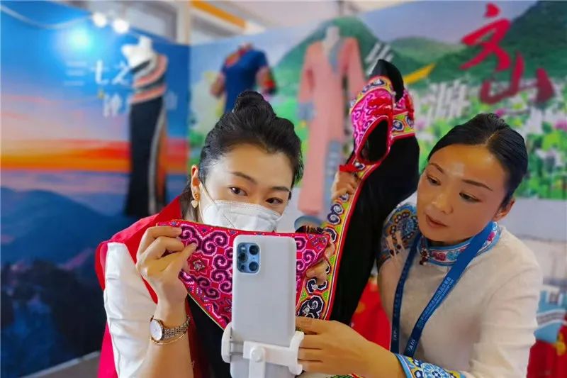 南博会上种草旅游商品 文山文旅拥抱云经济