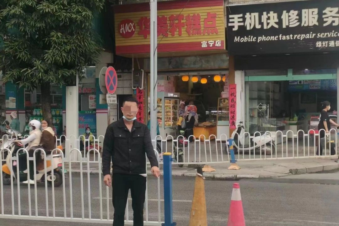 强行驾车冲卡,一男子被行政拘留十日!