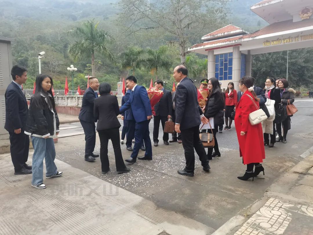 麻栗坡边境经济合作区与越南河江省经济区举行工作会谈
