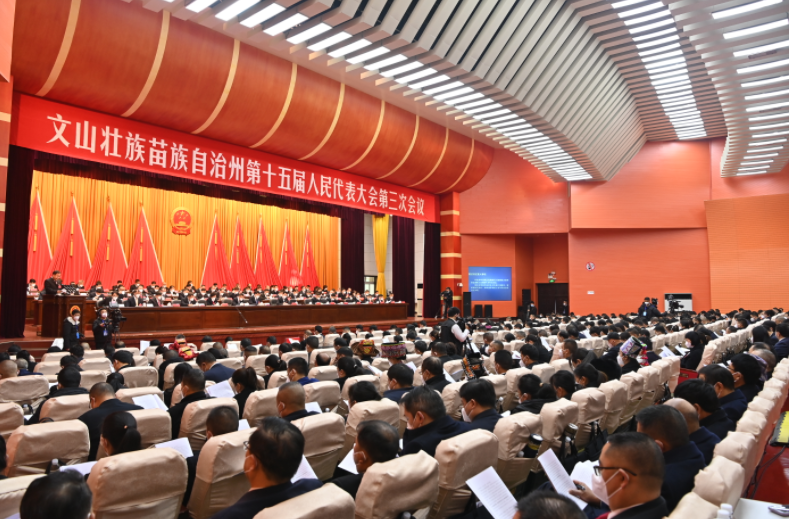 州十五届人大三次会议举行第二次全体会议