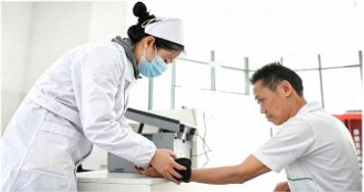 看病养老一站式 丘北温浏乡卫生院托管敬老院解农村养老难