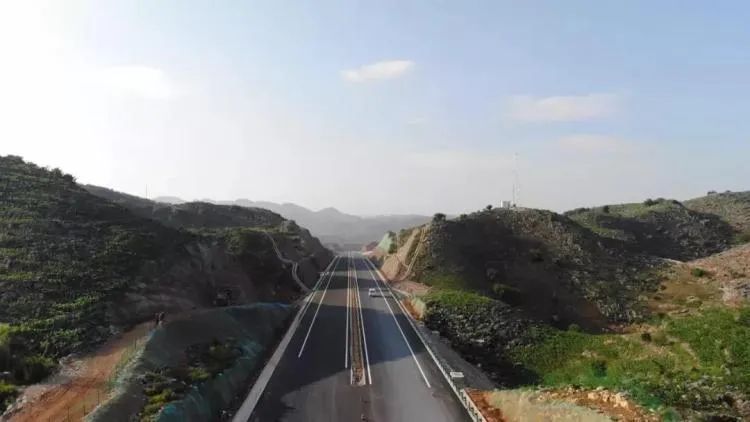 文马高速正式通车,轿车单程收费25元!